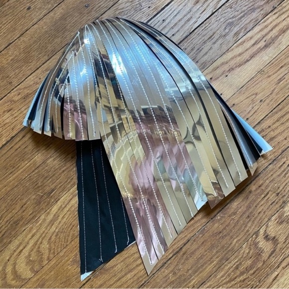 Cleopatra Metallic Silver Wig with Bangs **back in stock yipeee** - Picture 4 of 10